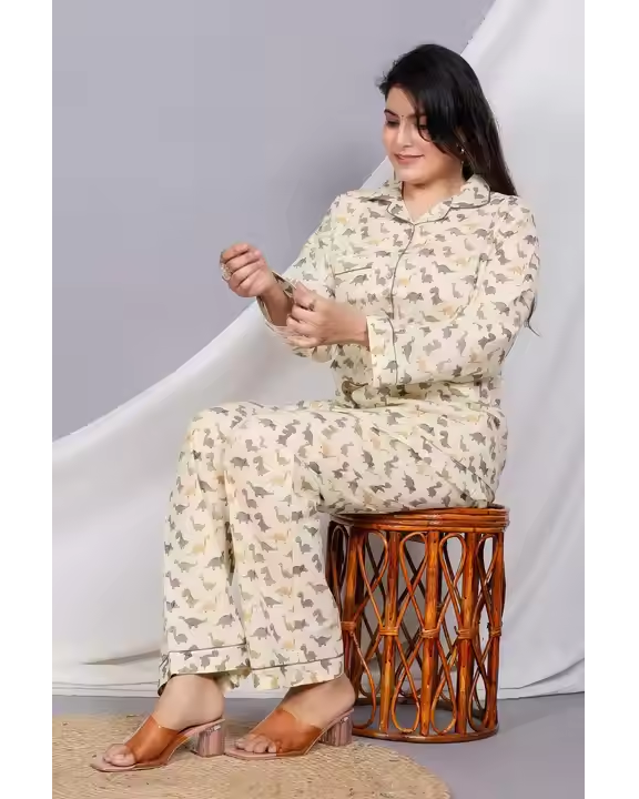 Fashionable Women Pajama Set with Animal Pattern Long Sleeve Top and Full Length Bottoms Soft and Breathable for Nightwear - Image 4
