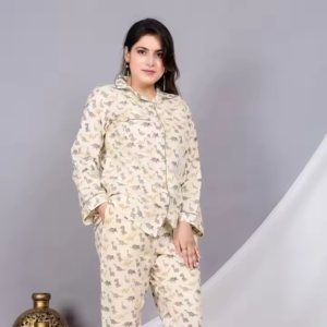 Fashionable Women Pajama Set with Animal Pattern Long Sleeve Top and Full Length Bottoms Soft and Breathable for Nightwear